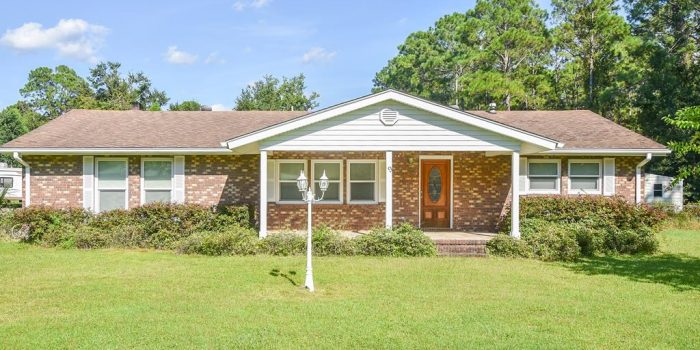 4 bedroom/2 bath home located in Greater Apalachicola