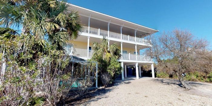 1st tier Plantation home with private pool