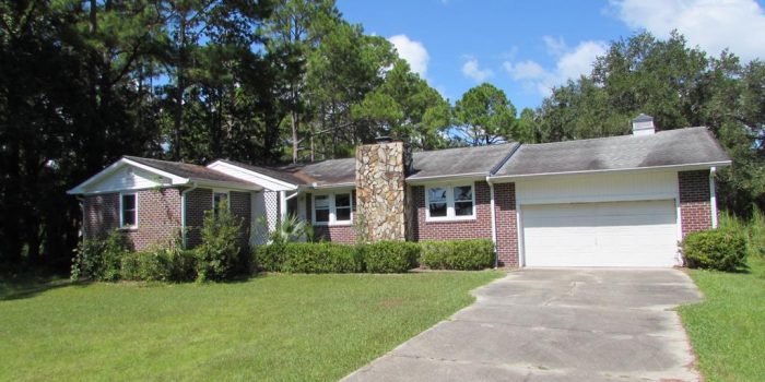 3 bedroom/3 bath home located in Gulf View Acres