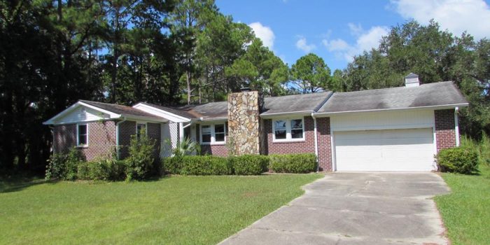 3 bedroom/3 bath home located in Gulf View Acres 