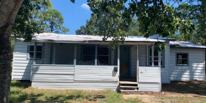 2 bedroom/1 bath home located in Greater Apalachicola