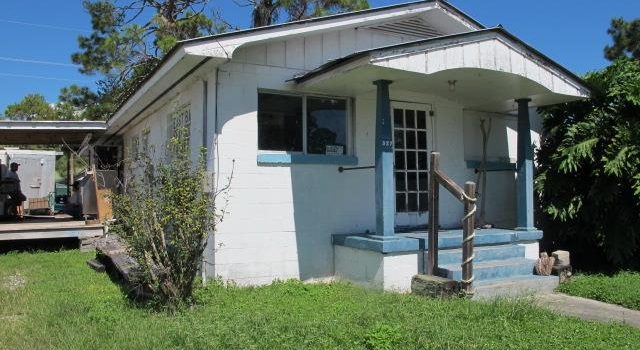 1,455 sq. ft. commercial building in Eastpoint