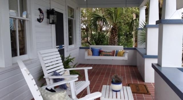 Blue Moon cottage and guest house located in downtown Apalachicola