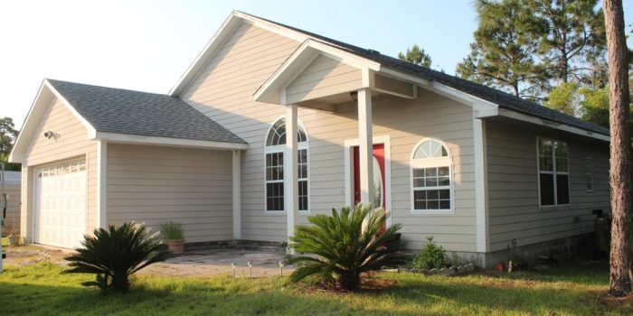 home with a hot tub and sitting on 1.3 acres in Greater Apalachicola