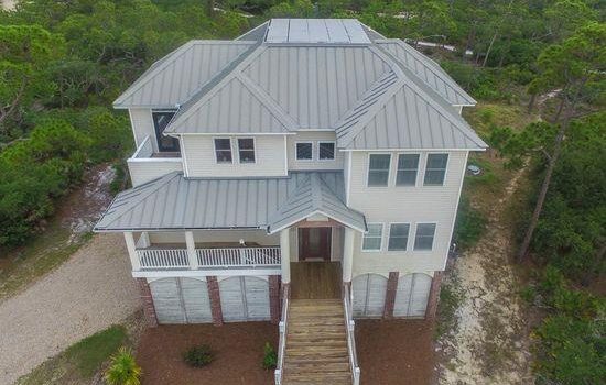 2nd tier home with private pool located in Pebble Beach Village in the Plantation