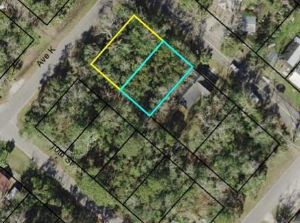 0.2750 Acres (2 city lots) located in Historic North side of Apalachicola