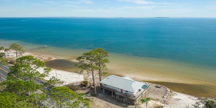 Beach house located in Carrabelle Beach For Sale