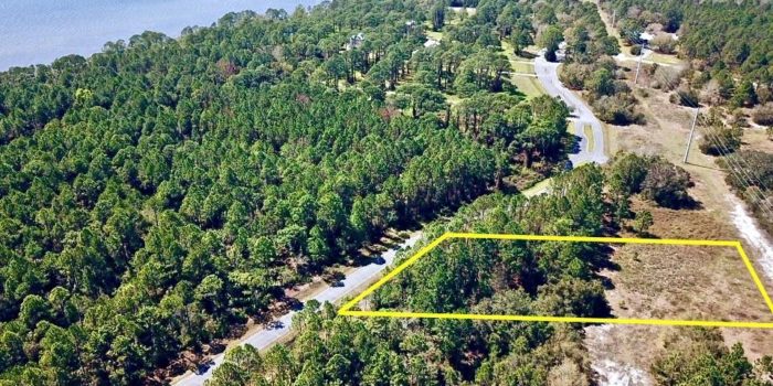 1.01 acre bay view lot located in Gramercy Plantation