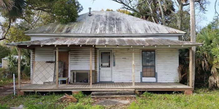 Florida cottage located in the North Historic side of Apalachicola