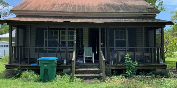 Florida Cottage located in the South Historic side of Apalachicola 