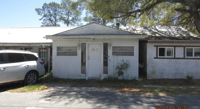 10 Pine St