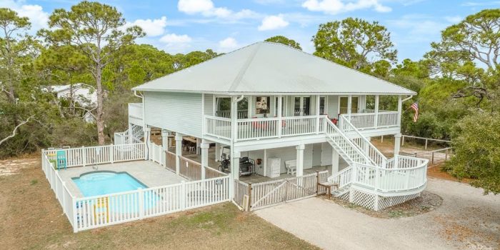 573 W Bay Shore Dr